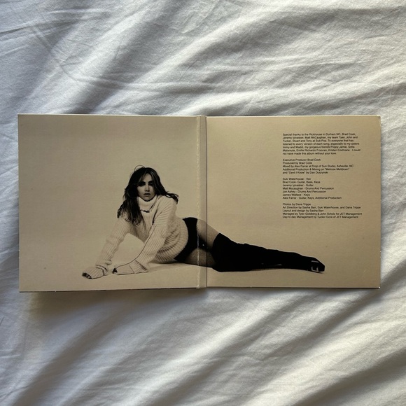 SIGNED Suki Waterhouse I Can’t Let Go CD - Picture 5 of 12